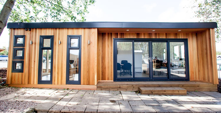 Large insulated school cabin in cedar