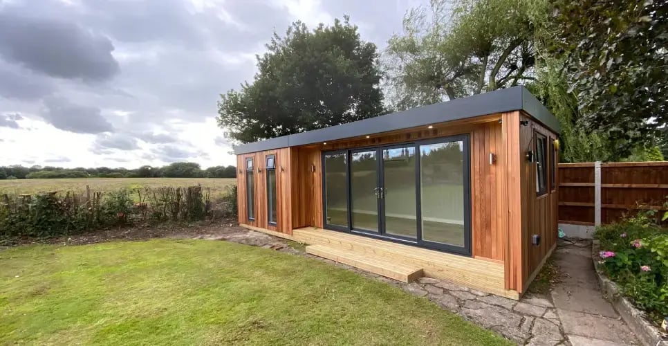 Cabin Master - Moulson  8m x 3.5m - Cedar - Hybrid - Rob & Steve_02-966x500
