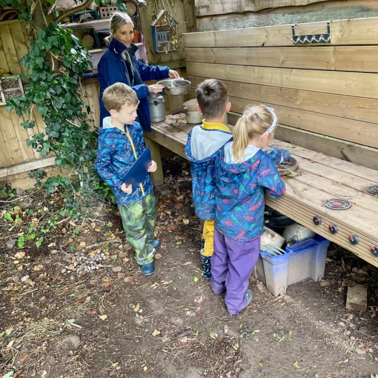 outdoor play at cutnall green c of e primary school