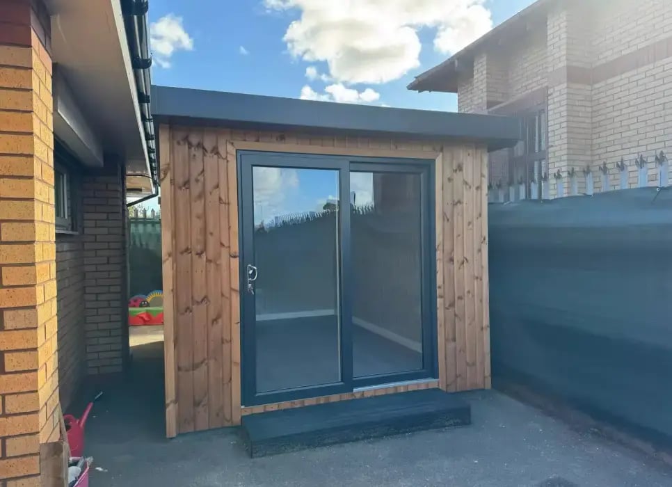 cabins-for-schools-40m-x-28m-13lm-redwood-ambito-walton-childrens-centre-2-966x700