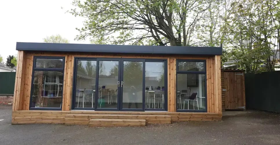 cabins-for-schools-billesley-primary-school-75m-x-4m-redwood-4-sml-966x500