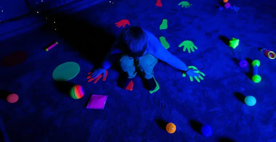 pupil-enjoing-sensory-room-966x500